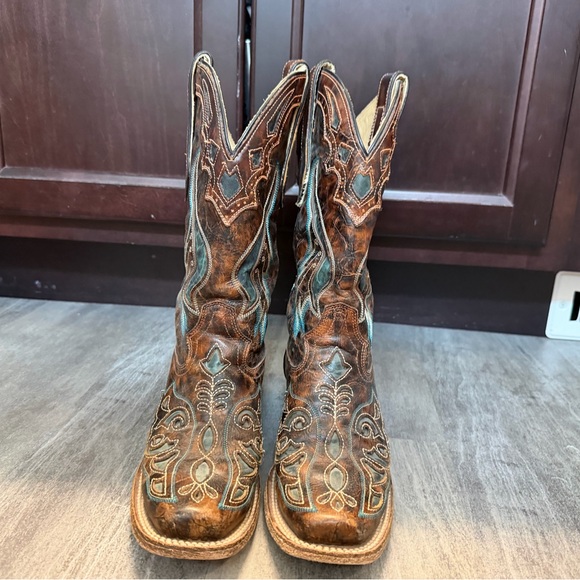 Corral Boots with Turquoise Inlay - Picture 2 of 7